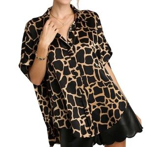 Umgee Giraffe Print Button Up Blouse